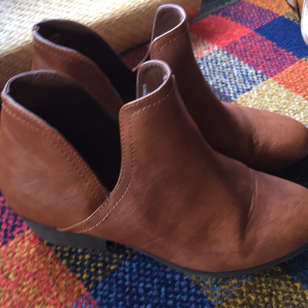 Brown Booties 💛
